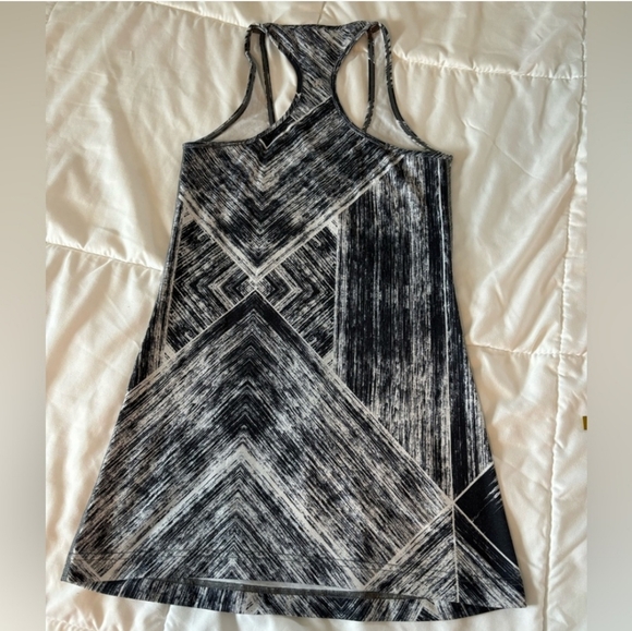 EUC Lululemon Cool Racerback size 4 - Picture 3 of 5